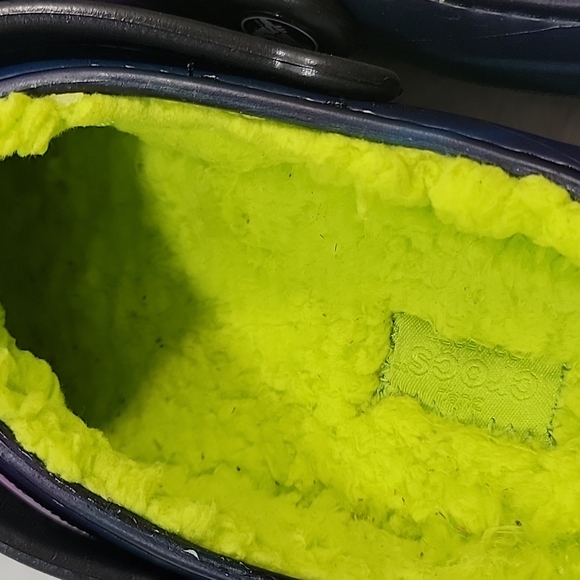 Crocs KIDS' CLASSIC LINED OUT OF THIS WORLD CLOG - Picture 4 of 7